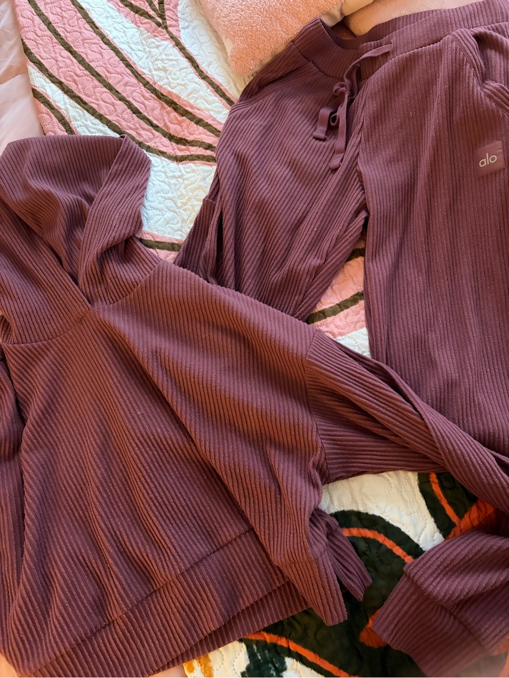 ALO Yoga Ribbed Lounge Set in Dusty Plum Small